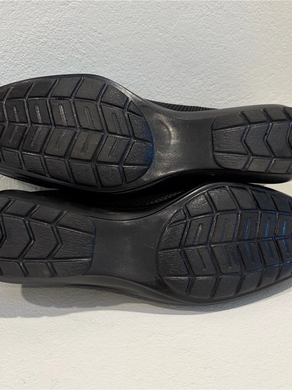 Charleston Black Cape Low Wedge Closed Toe Shoe Machine Washable 8.5 - See Note - Picture 7 of 8